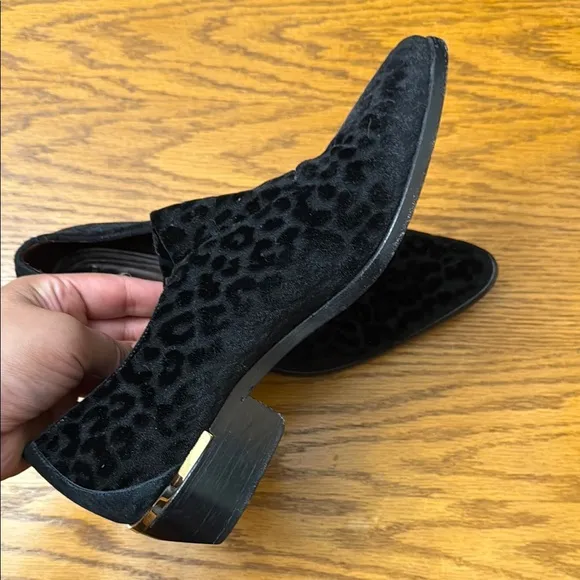 Donald J Pliner Signature leopard print shoes