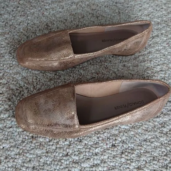 DONALD PLINER Gold Metallic DEEDEE Flats Loafers size 7.5M Slip On Square Toe