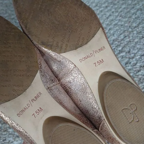 DONALD PLINER Gold Metallic DEEDEE Flats Loafers size 7.5M Slip On Square Toe