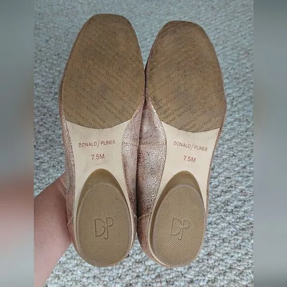 DONALD PLINER Gold Metallic DEEDEE Flats Loafers size 7.5M Slip On Square Toe