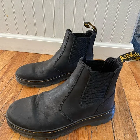 Dr. Doc Martens Black leather Chelsea Boot embury pull on