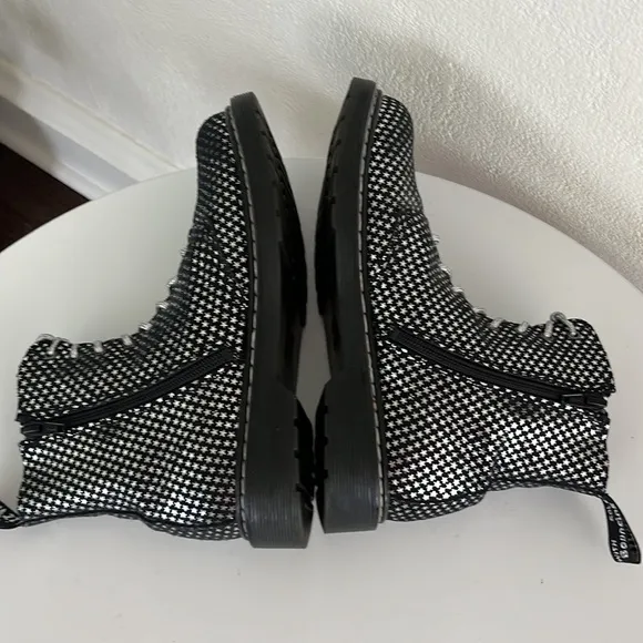 Dr. Marten 1460 Suede Metallic Star Combat Black Lace Up Boots Juniors Womens 6