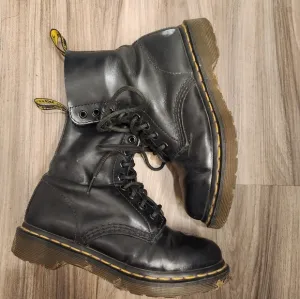 Dr. Marten boots size 1.5 or 2