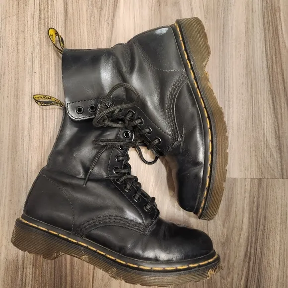 Dr. Marten boots size 1.5 or 2