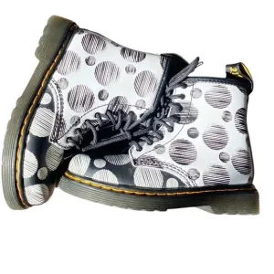 DR.‎ MARTENS | A21 US GIRLS ANKLE BOOTS 9 POLKA DOT 1460 T K HYDRO BLACK/WHITE