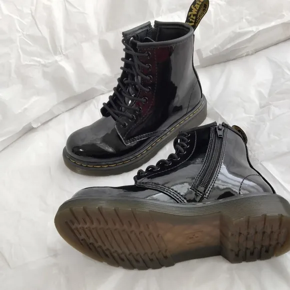 Dr Martens Docs Youth Kids Boots Size 1 patent Leather Combat Boots 1460J