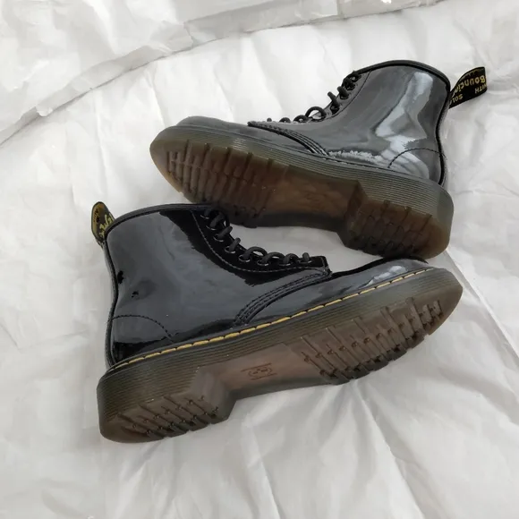 Dr Martens Docs Youth Kids Boots Size 1 patent Leather Combat Boots 1460J