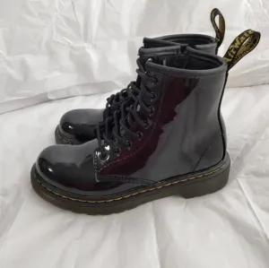 Dr Martens Docs Youth Kids Boots Size 1 patent Leather Combat Boots 1460J