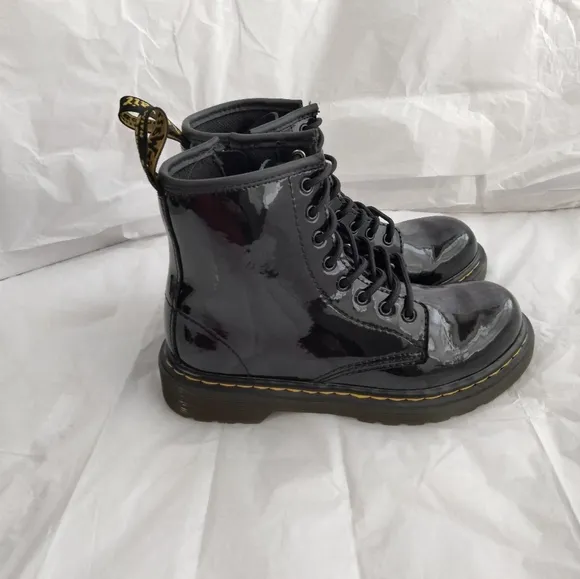Dr Martens Docs Youth Kids Boots Size 1 patent Leather Combat Boots 1460J