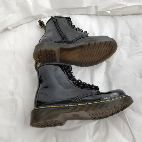 Dr Martens Docs Youth Kids Boots Size 1 patent Leather Combat Boots 1460J