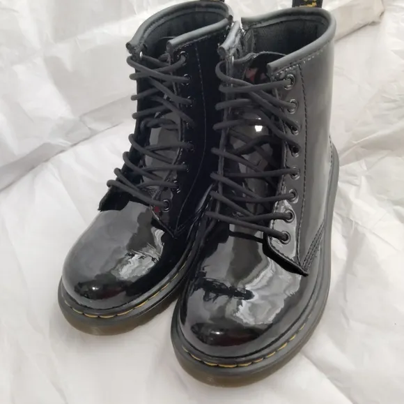 Dr Martens Docs Youth Kids Boots Size 1 patent Leather Combat Boots 1460J