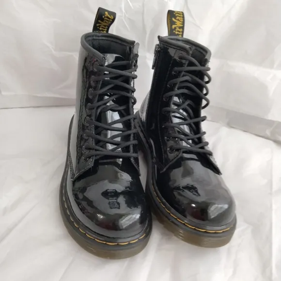 Dr Martens Docs Youth Kids Boots Size 1 patent Leather Combat Boots 1460J
