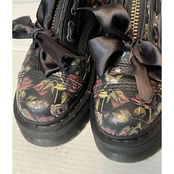 DR. MARTENS SINCLAIR DECAYED ROSES LEATHER PLATFORM BOOTS SIZE 6