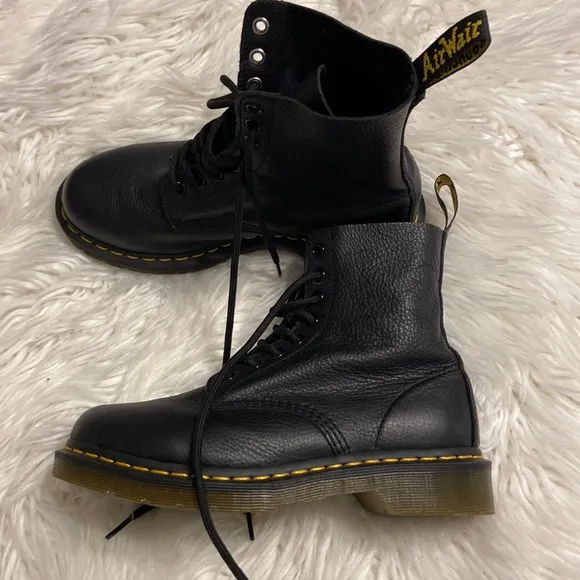 Dr.Martens  AirWaiz Women’s Boots size 7 BNWOT see all photos color black