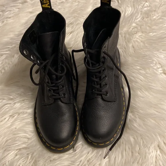 Dr.Martens  AirWaiz Women’s Boots size 7 BNWOT see all photos color black