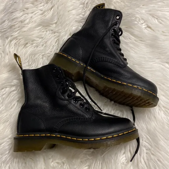 Dr.Martens  AirWaiz Women’s Boots size 7 BNWOT see all photos color black