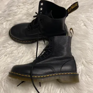 Dr.Martens  AirWaiz Women’s Boots size 7 BNWOT see all photos color black