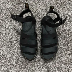 Dr martens Blaire hydro black 3 strap sandals size 9