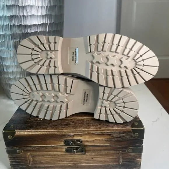 DV by Dolce Vita Carley Loafers in Beige