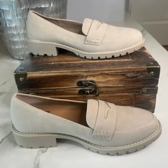DV by Dolce Vita Carley Loafers in Beige