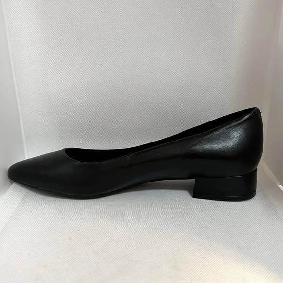 Easy Spirit Black Leather Flats with 1-Inch Heel Shoes Size 9.5 - NWOT
