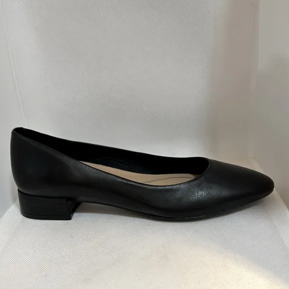 Easy Spirit Black Leather Flats with 1-Inch Heel Shoes Size 9.5 - NWOT