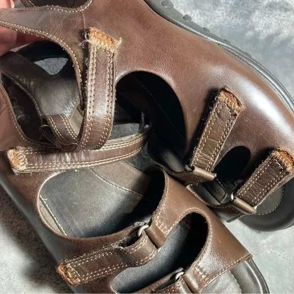 Ecco Chocolate Brown Leather Adjustable Three Strap Sandals Size 39