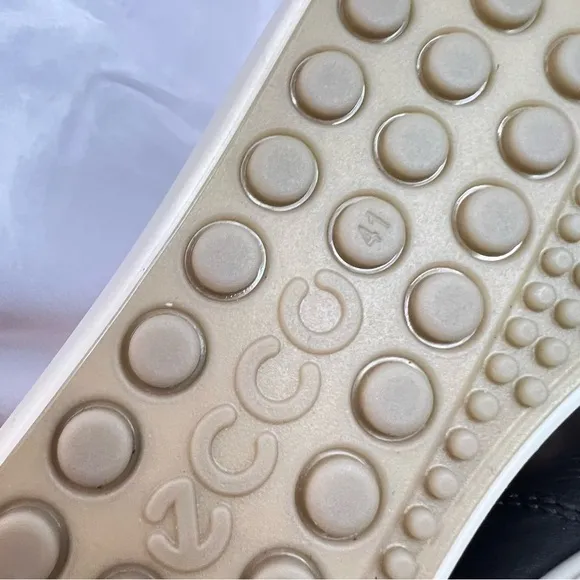 ECCO SOFT 7 SNEAKER WOMEN'S Size EUROPE 41/ US 10-10.5