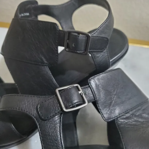 Eileen Fisher Black Leather Chunk Heel Sandals Women's Shoe Size 7 1/2
