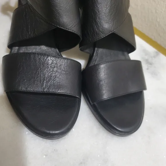 Eileen Fisher Black Leather Chunk Heel Sandals Women's Shoe Size 7 1/2