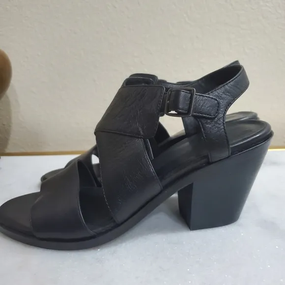 Eileen Fisher Black Leather Chunk Heel Sandals Women's Shoe Size 7 1/2