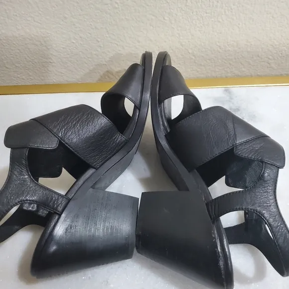 Eileen Fisher Black Leather Chunk Heel Sandals Women's Shoe Size 7 1/2
