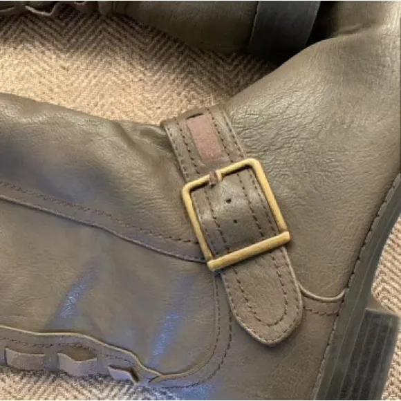 EUC SBICCA of California side zip boots Size 9 . Very Cute see all photos