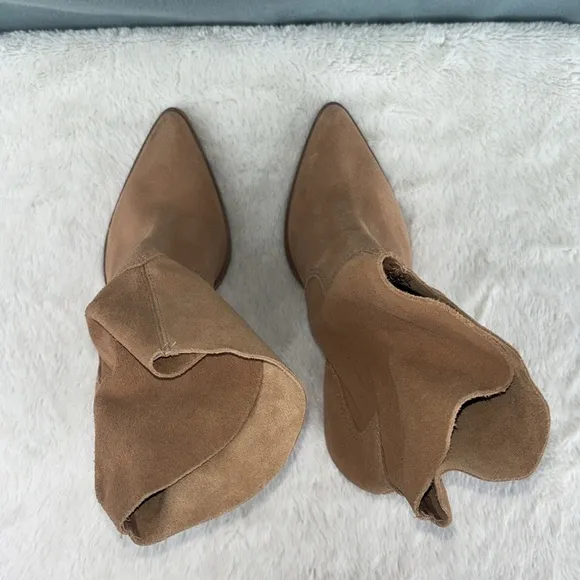 EUC SCHUTZ Boots 8.5 TESSIE Honeycomb Suede Booties Western Pointed Toe Pull On