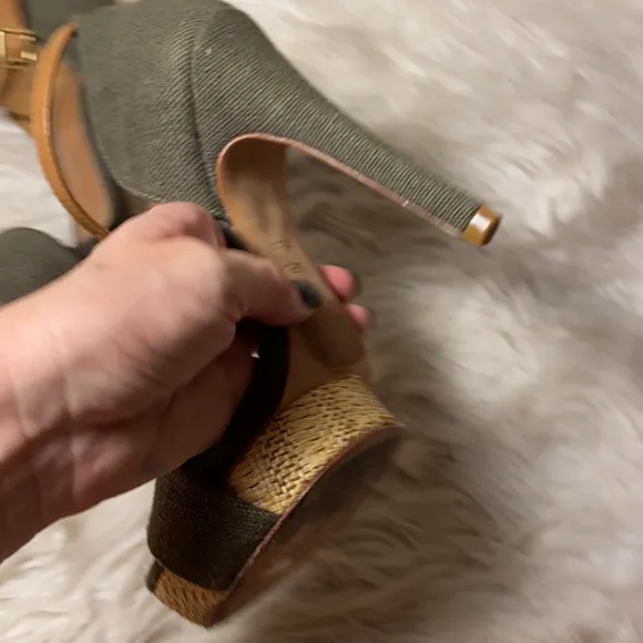 EUC Tory Burch Olive Green Amina Platform Stilettos
