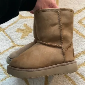 EUC UGG boots