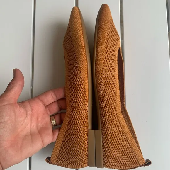 Everlane cognac pointy toe loafers flats size 6.5