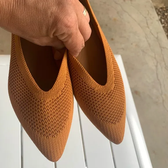 Everlane cognac pointy toe loafers flats size 6.5