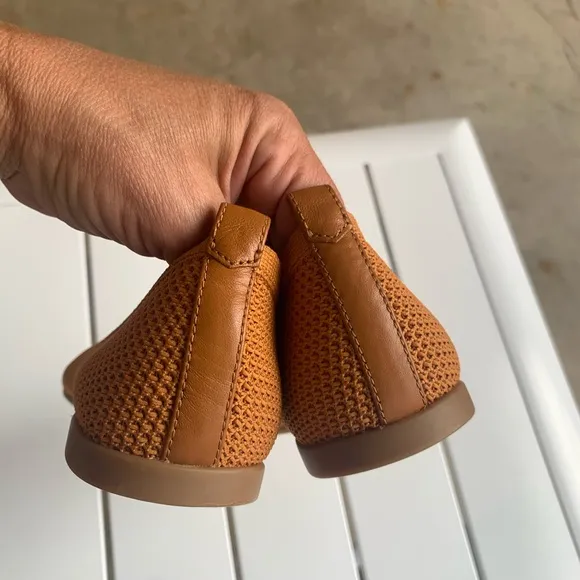 Everlane cognac pointy toe loafers flats size 6.5