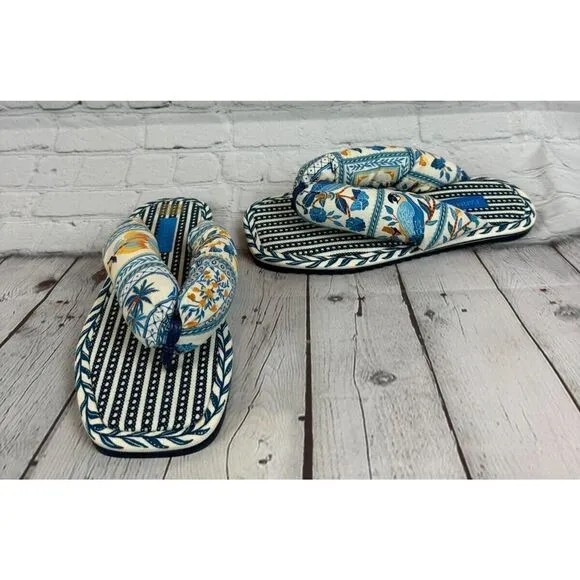 FARM RIO puffy blue white floral textile flip flop thong sandals size 9 NWOT