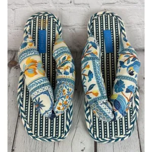 FARM RIO puffy blue white floral textile flip flop thong sandals size 9 NWOT