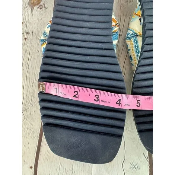 FARM RIO puffy blue white floral textile flip flop thong sandals size 9 NWOT
