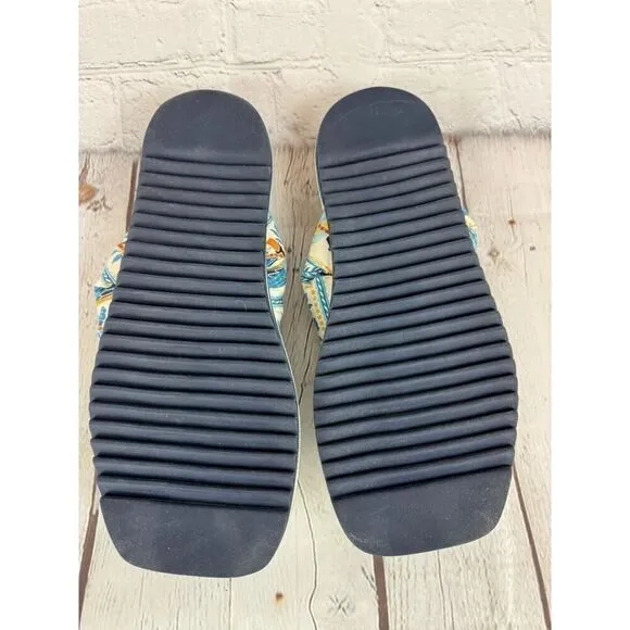 FARM RIO puffy blue white floral textile flip flop thong sandals size 9 NWOT