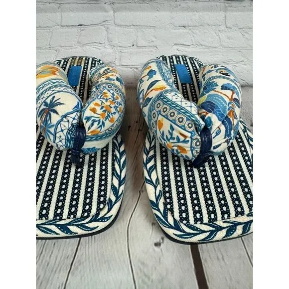 FARM RIO puffy blue white floral textile flip flop thong sandals size 9 NWOT