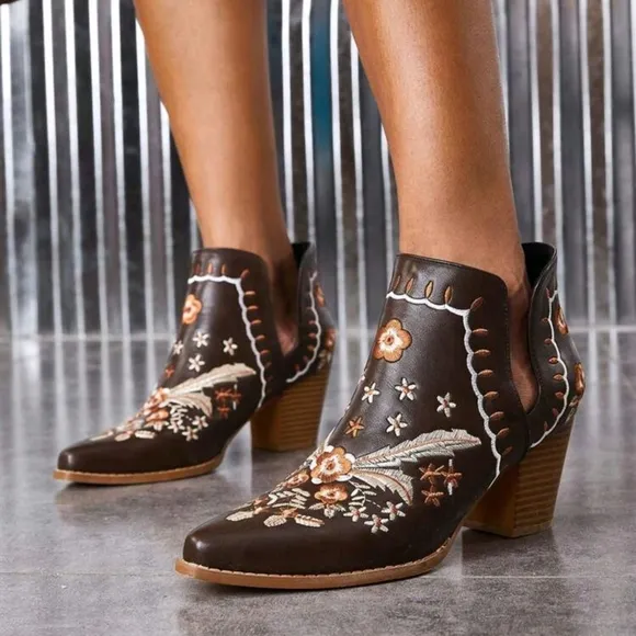 Fashionable Embroidered Ankle Western Boots For Summer Vacation Shoes