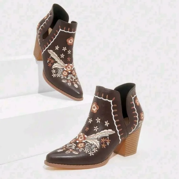 Fashionable Embroidered Ankle Western Boots For Summer Vacation Shoes