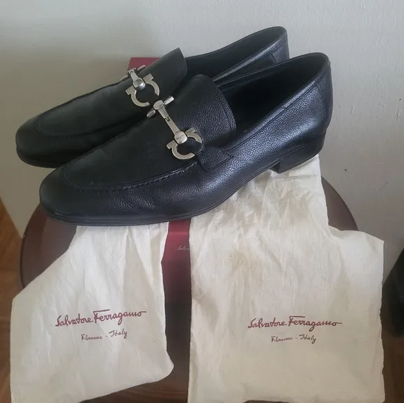 FERRAGAMO MEN'S LEATHER LOAFERS