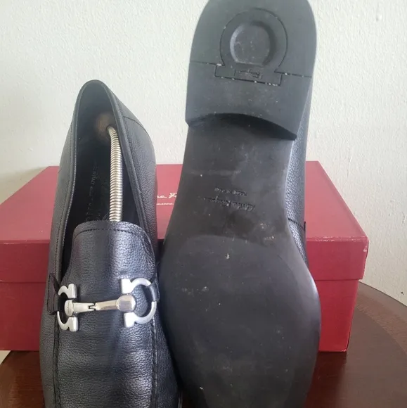 FERRAGAMO MEN'S LEATHER LOAFERS
