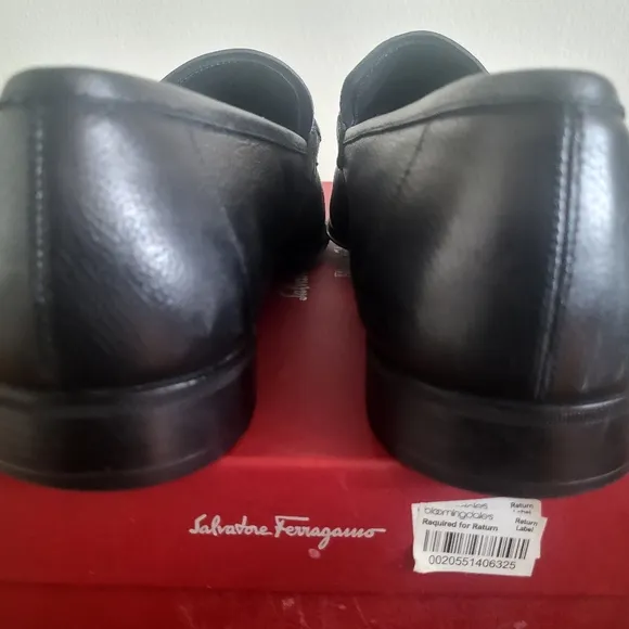 FERRAGAMO MEN'S LEATHER LOAFERS