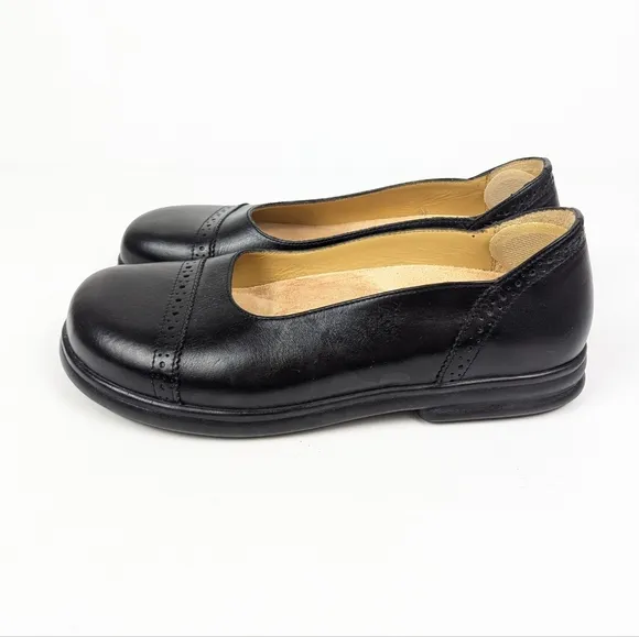 Footprints by Birkenstock Black Leather Round Toe Loafers Size 41